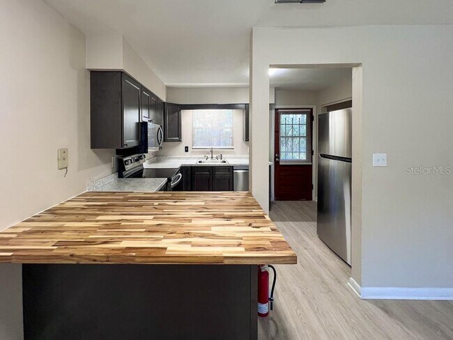 Foto del edificio - 5620 NW 23rd Terrace