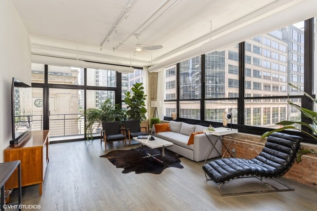 Building Photo - 130 S Canal St