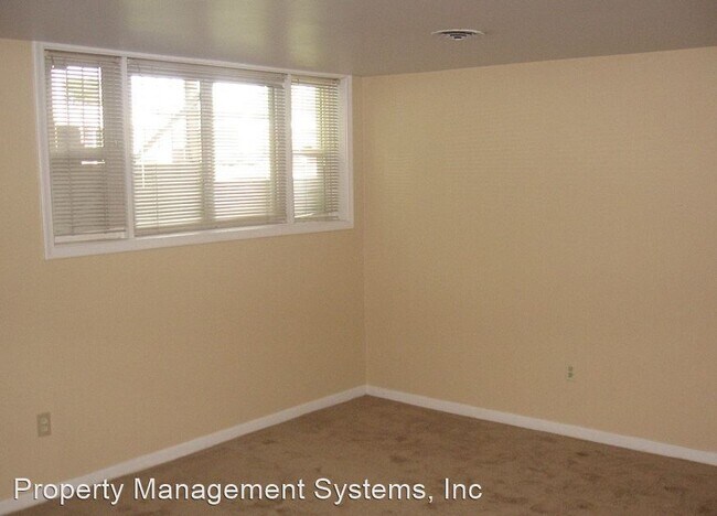 Building Photo - 2553-2555 700 E