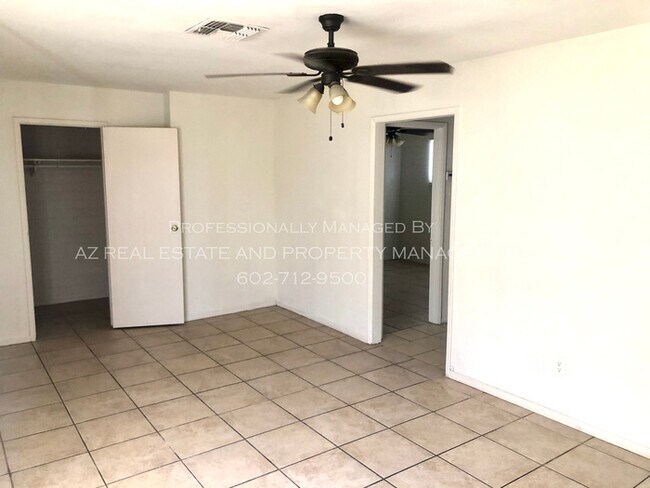 Building Photo - Darling 1 Bed 1 Bath Unit Centrally Located