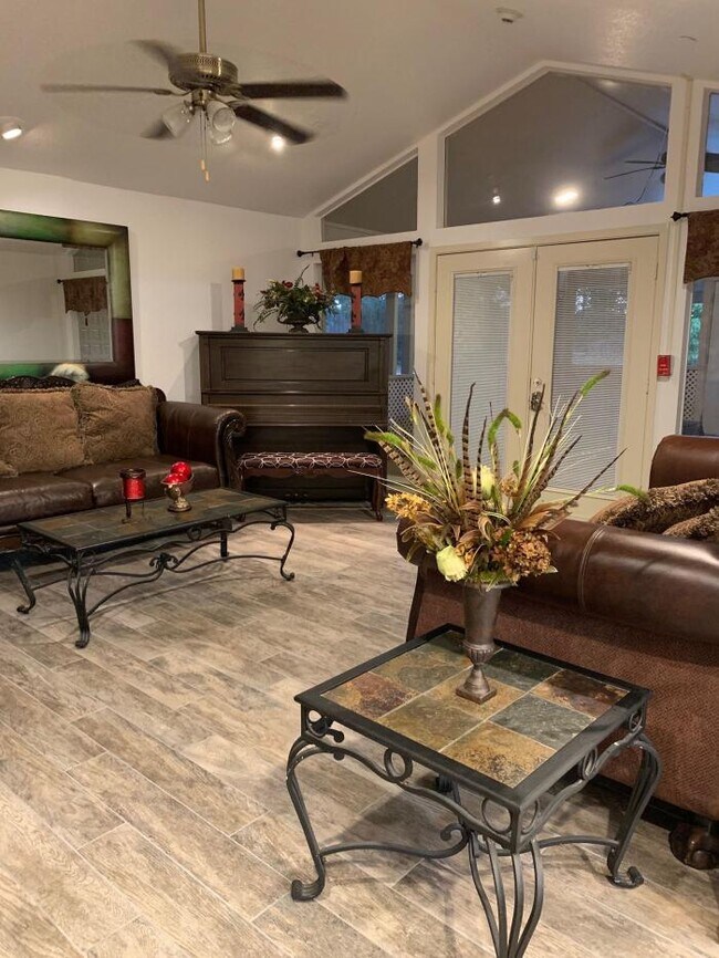 Building Photo - 5 bedroom in Fort Worth TX 76133
