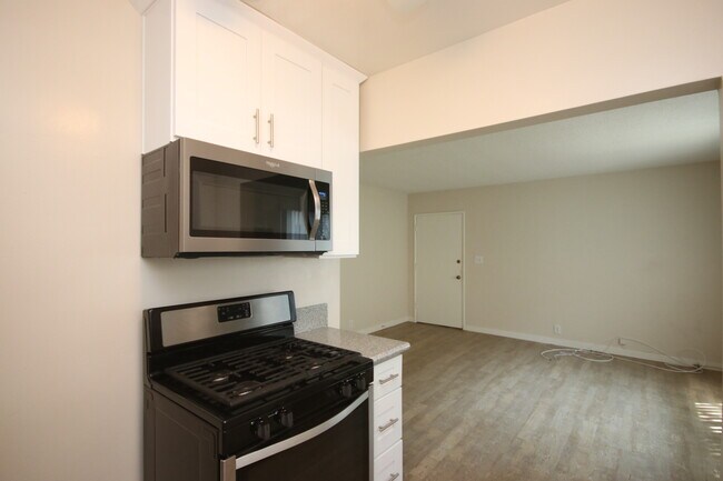 Building Photo - 9460 Woodruff Ave