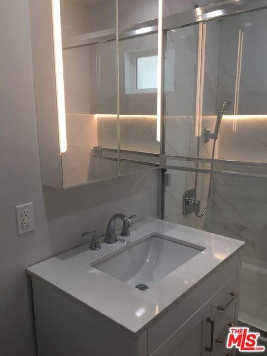 Foto del edificio - 8360 Blackburn Ave