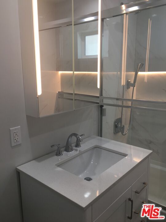 Foto del edificio - 8360 Blackburn Ave