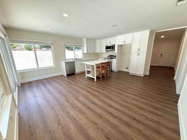 Building Photo - Beautiful 3Bd/2Ba Home in Irvine!