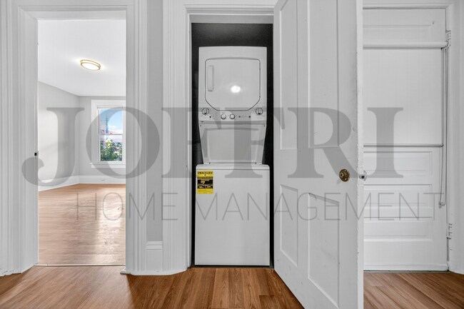 Foto del edificio - 2096 W 32nd St