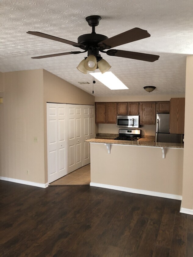 Primary Photo - 4283 Parkview Ct