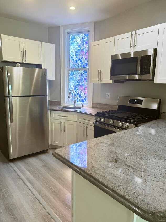 Foto principal - 155 HOPKINS Ave