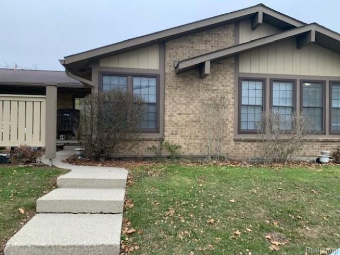 Primary Photo - 2787 Roundtree Dr