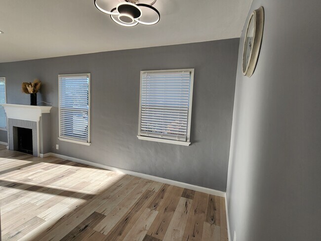 Foto del edificio - 8106 Vantage Ave