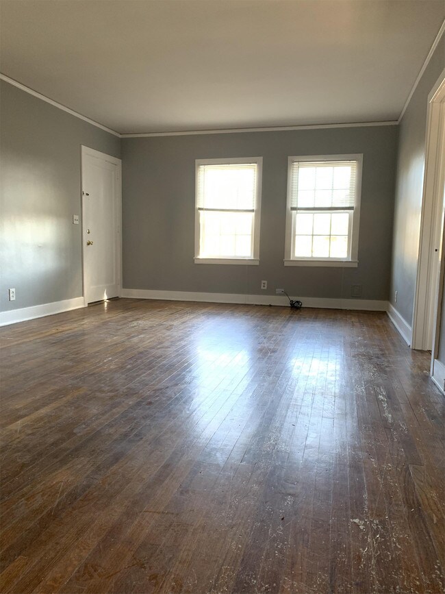 Building Photo - 409 N Whitworth Ave