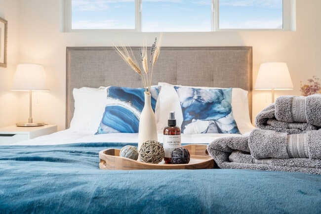 Building Photo - 724 3rd Ave N