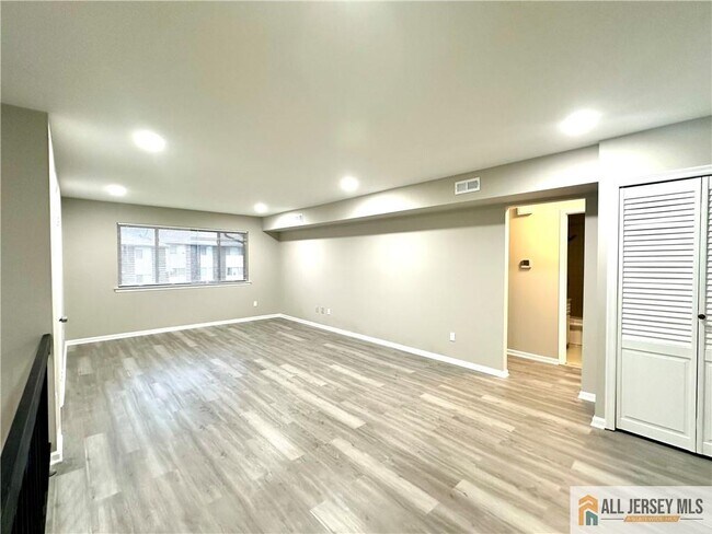 Building Photo - 1310 Bradley Ct