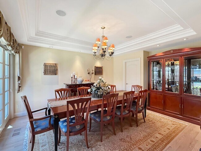 Building Photo - 1526 Hillview Dr