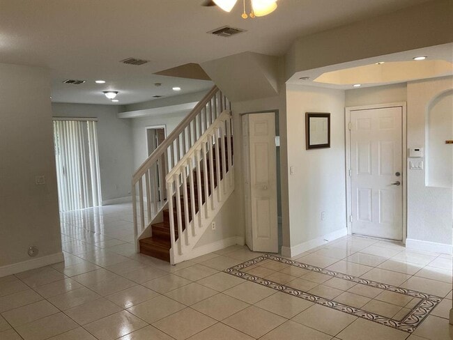 Building Photo - 6639 Hidden Cove Dr
