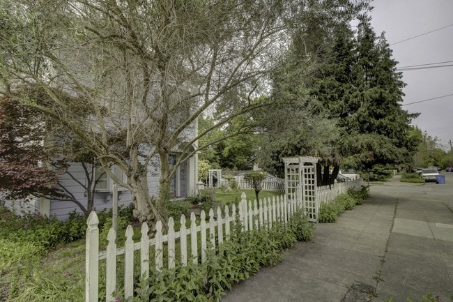 Building Photo - 829 Saint Helena Ave
