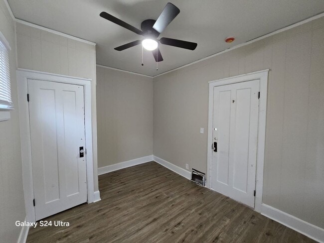 Building Photo - Renovated 3-Bedroom Home – We Welcome Sect...