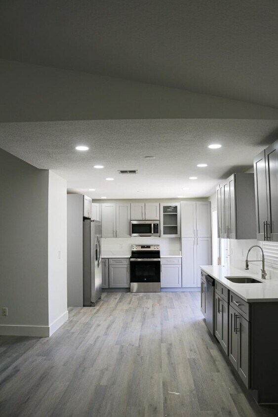 Foto principal - 2958 Bermuda Ave S