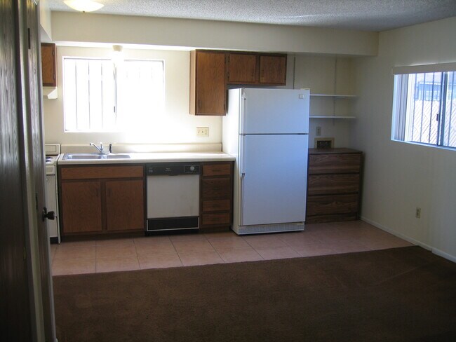 Photo - 1119 E 12th St Apartments