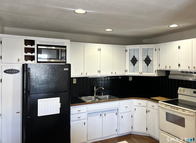 Building Photo - 77 Freestone Ave