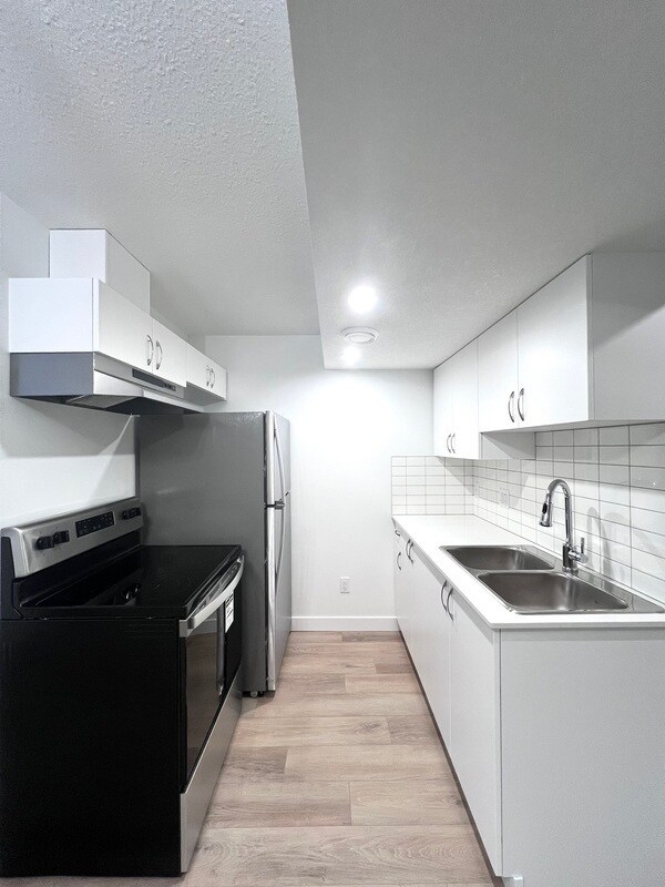 Photo du bâtiment - 22718-2282a 82a Ave NW