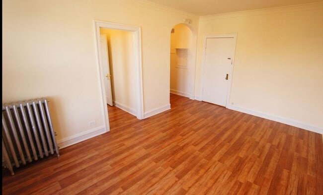 Photo - 2534 N Sawyer Ave (Chicago, IL) Apartment