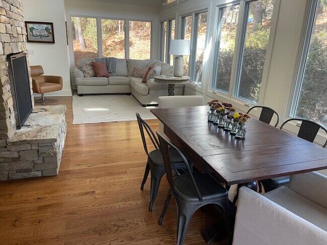 Foto del edificio - 311 Longest Rd