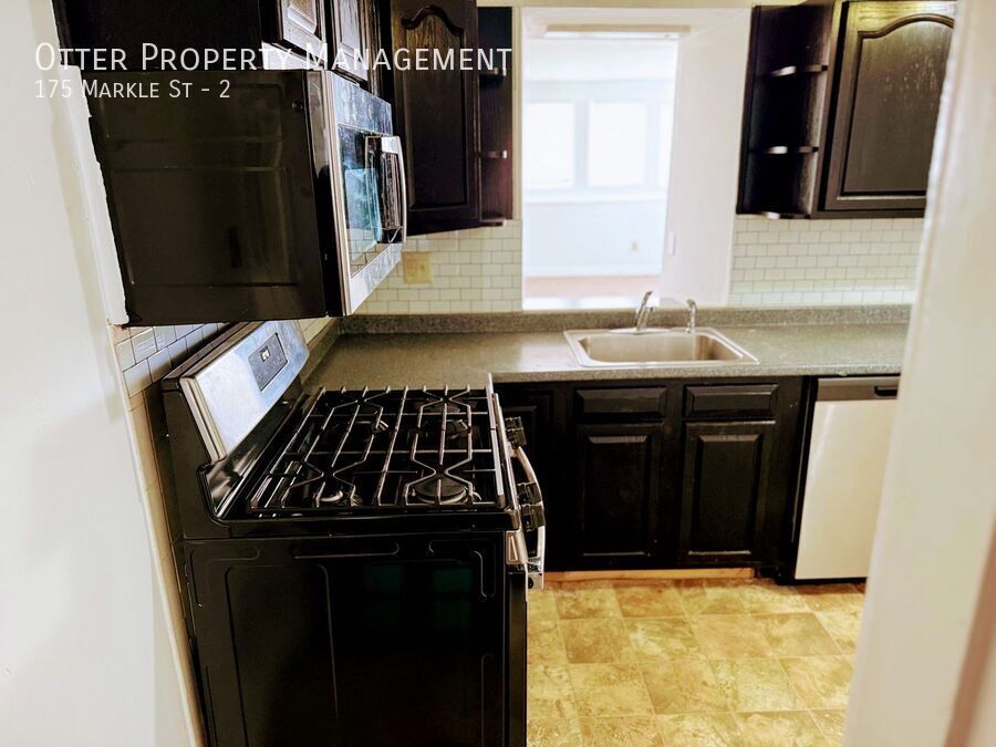 Foto principal - 3BR/2BA Spacious Manayunk Apt with Washer/...