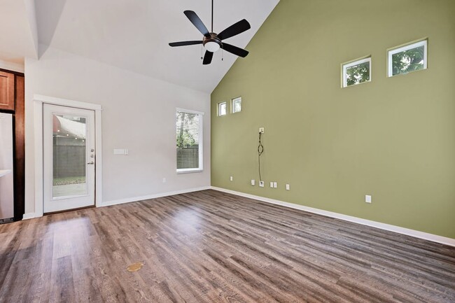 Building Photo - 4913 Sunset Trail