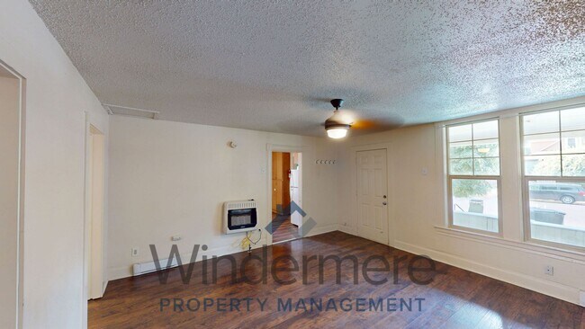 Building Photo - 114 N Touchet St
