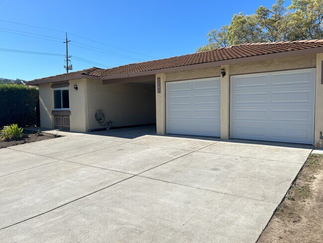 ¡Hay mucho aparcamiento disponible! - 5181 Oxbow Ct