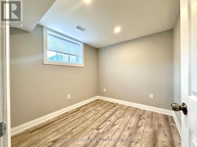 Building Photo - 39 Grove Ave