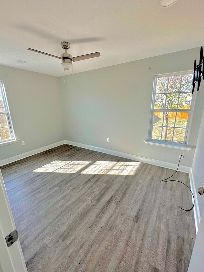 Building Photo - 4915 McKnight Dr