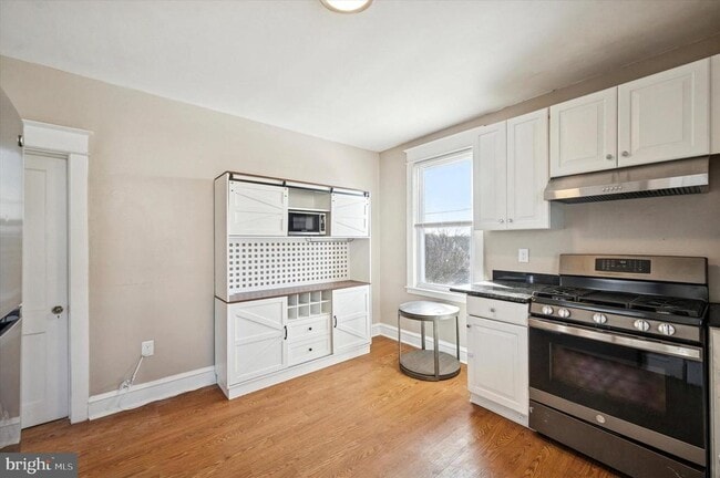 Building Photo - 272 Burmont Rd