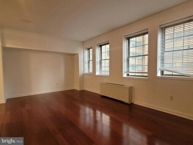 Building Photo - 219 S 18th St