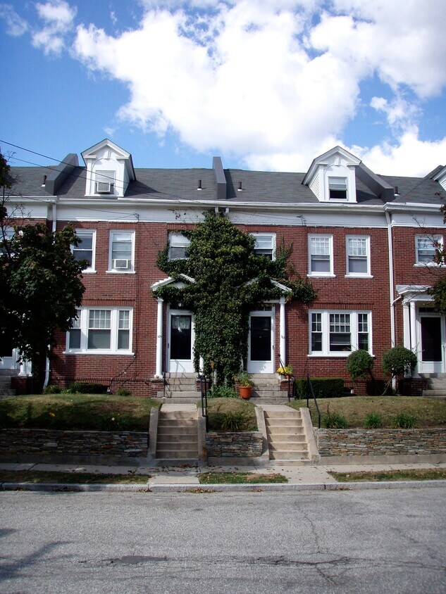 Primary Photo - 166 Irving Ave