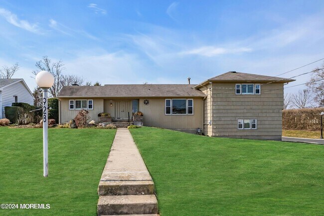 Building Photo - 928 Elberon Ave