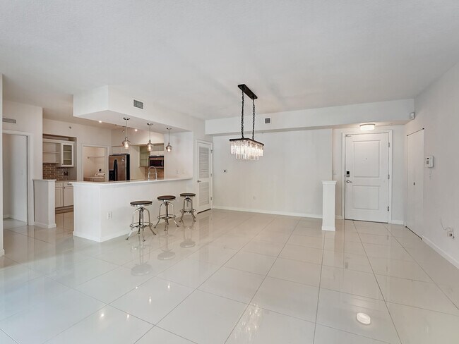 Building Photo - 225 NE 1st St