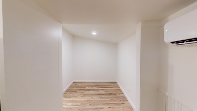 Building Photo - 1117 S New Haven Ave