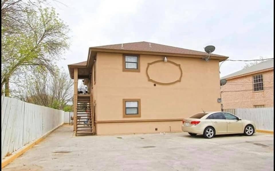 Building Photo - 3215 Chestnut St