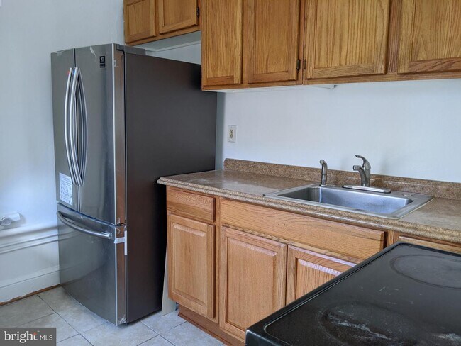 Building Photo - 574 49th Pl NE