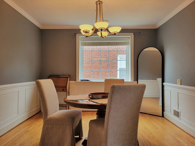 Foto del edificio - Remodeled 4 bedroom 2 full brick bath cape...