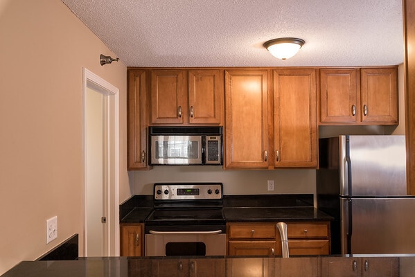 Building Photo - Gorgeous 2 Bed / 2 Bath Minnetonka Townhom...