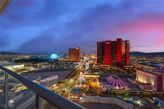 Building Photo - 2700 S Las Vegas Blvd
