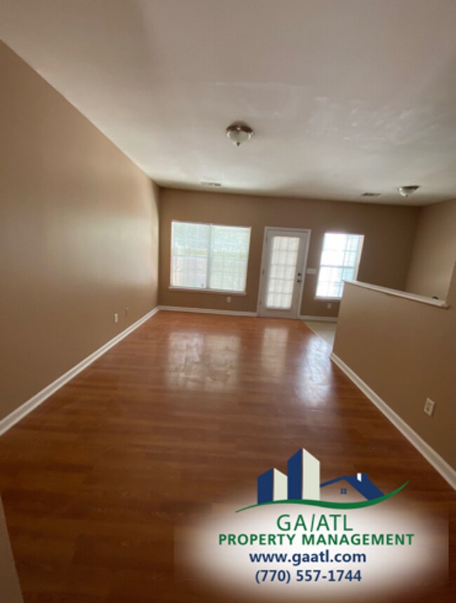 Foto del edificio - Spacious 3-bedroom townhouse in Riverdale