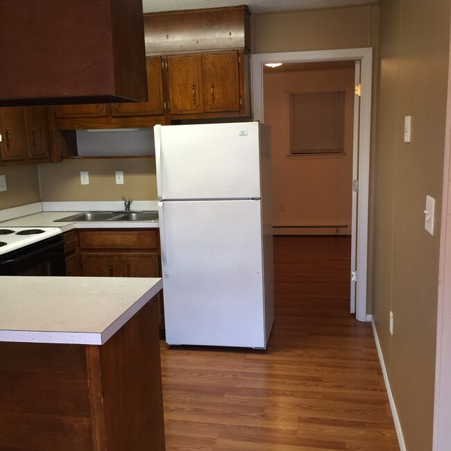Stove & Fridge - 1805 King College Rd