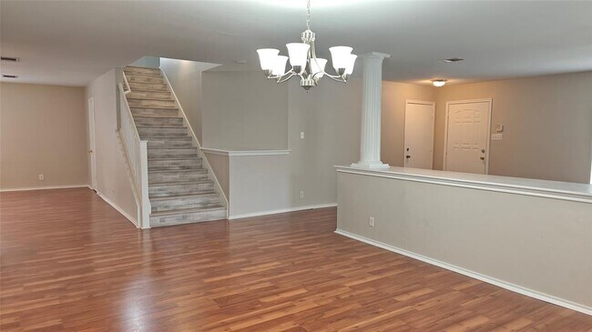 Building Photo - 909 Lodosa Dr