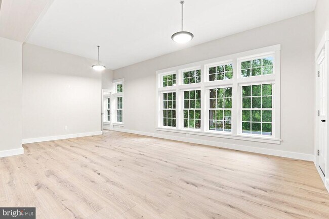 Foto del edificio - 5565 Pennell Rd