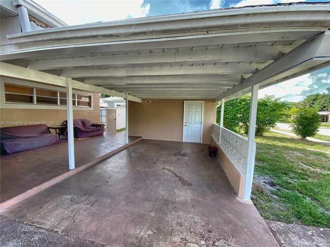 Foto del edificio - 19130 NW 5th Pl