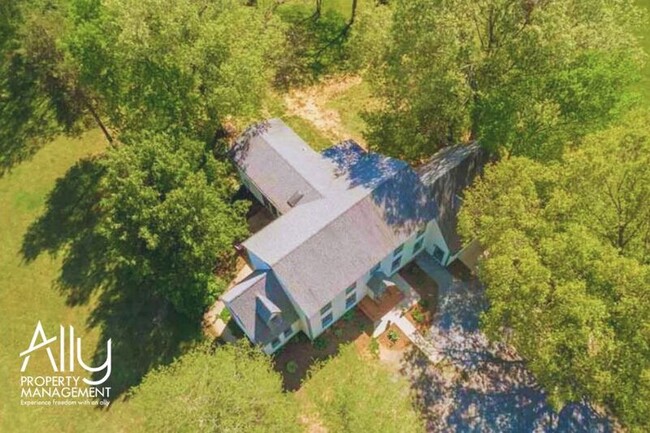 Building Photo - 3539 Red Hill School Rd